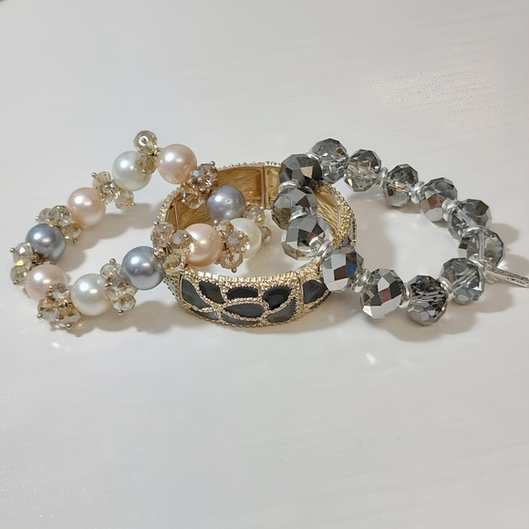 Vintage 3 piece Stretch Bracelet Lot Bundle Glass Bead AB Faux Pearls Enamel - Picture 11 of 11